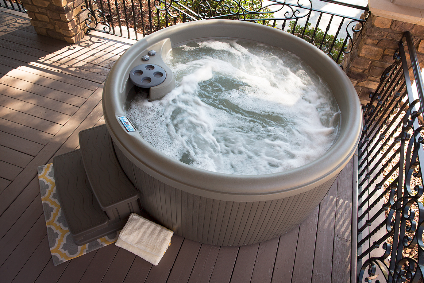 Omni Round Hot Tub